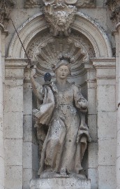 Alegor�a de la ciencia legal. Fachada de la Universidad de Valladolid (Espa�a)